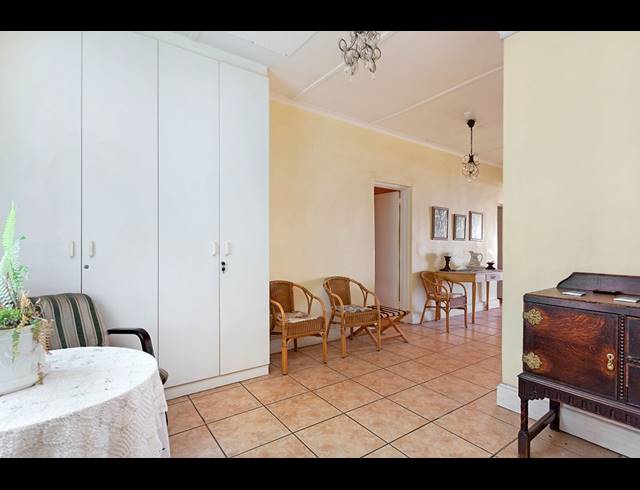 1,500M² GUESTHOUSE FOR SALE IN WALMER ESTATE